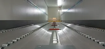 Sistema motoritzat de rodets de càrrega